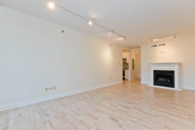 Foto del edificio - Spacious 1 Bed, 1 bath unit featuring a pr...