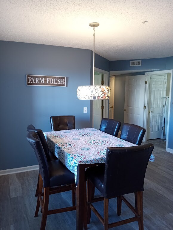 Foto del edificio - 412 Rivertree Ln