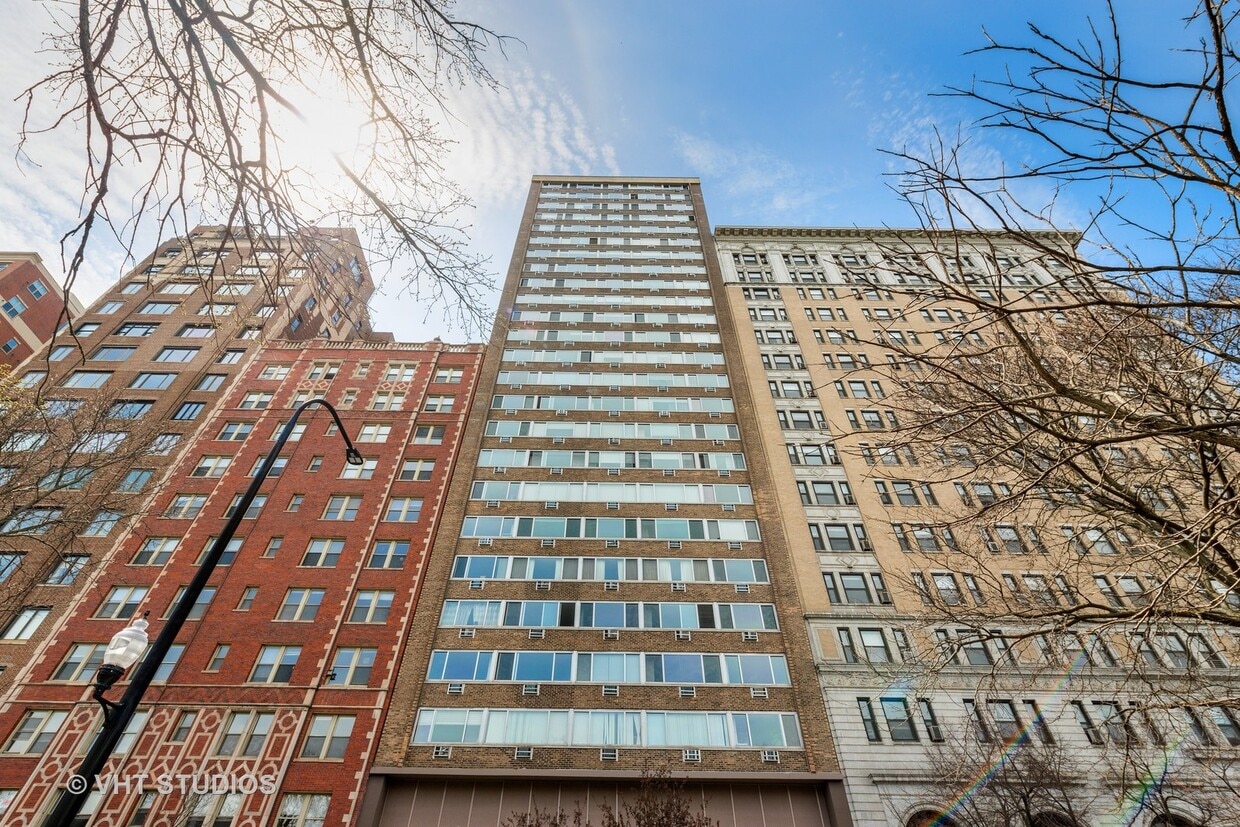 Primary Photo - 2144 N Lincoln Park W