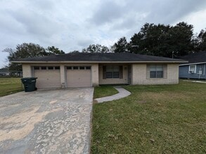 Building Photo - 535 Hillebrandt St