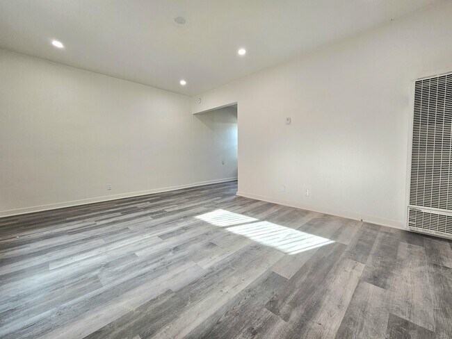 Foto del edificio - 9335 California Ave