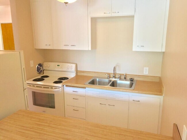 Building Photo - Aladdin Apartments - 1 bedroom