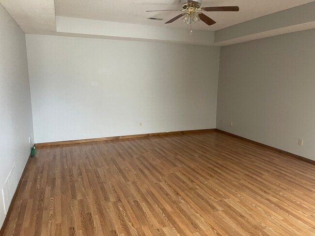 Building Photo - Updated 4 bedroom 2 bath duplex near 37th & Gage