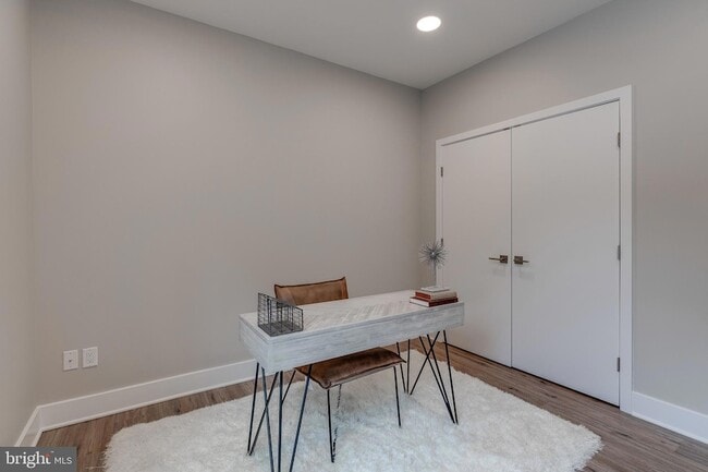 Photo - 1952 Bryn Mawr Ave Apartment