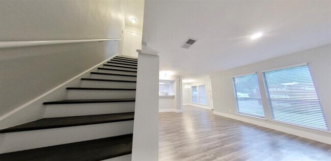 Foto del edificio - 1513 Camp Craft Rd