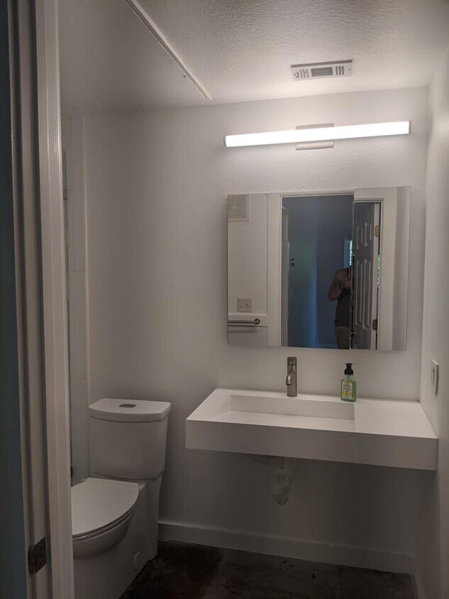 Foto del edificio - 2106 Cullen Ave