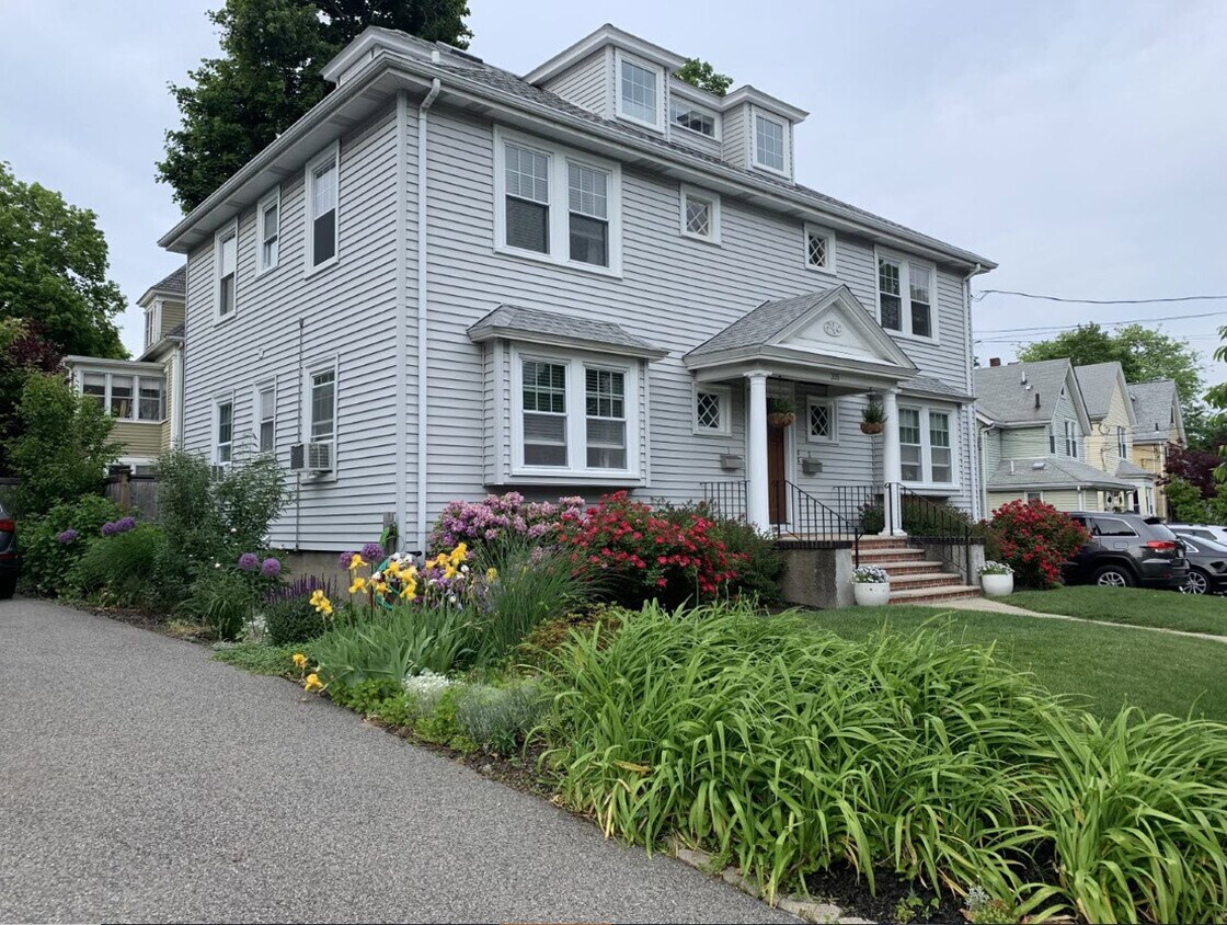 Primary Photo - 305 Webster St