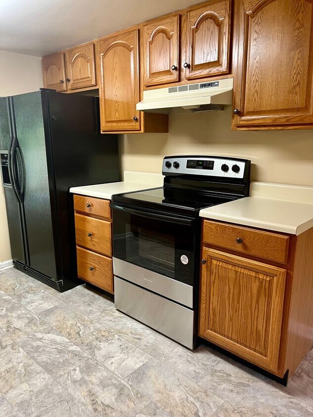 Foto principal - Charming 3-Bedroom Townhouse for Rent