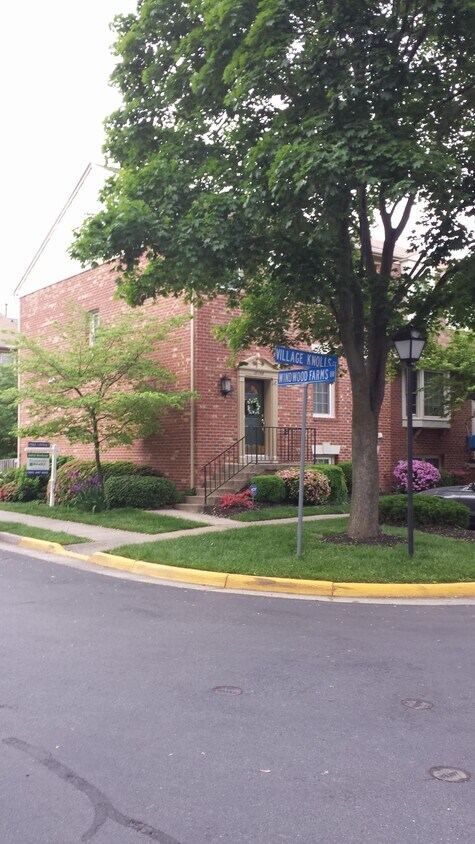 Primary Photo - 10156 Village Knolls Ct