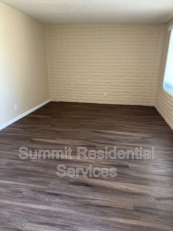 Building Photo - 4561 E Bellevue St