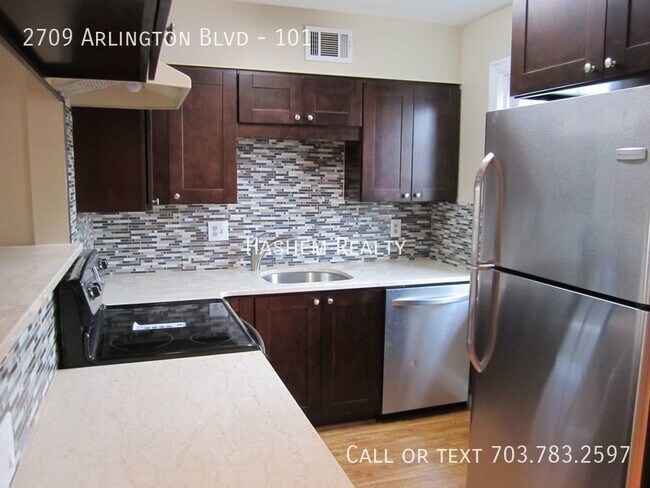 Building Photo - Charming 2 Bedroom 1 Full Bath Condo in Cl...