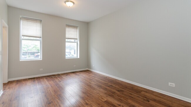 Foto del edificio - 1355 W Walton St