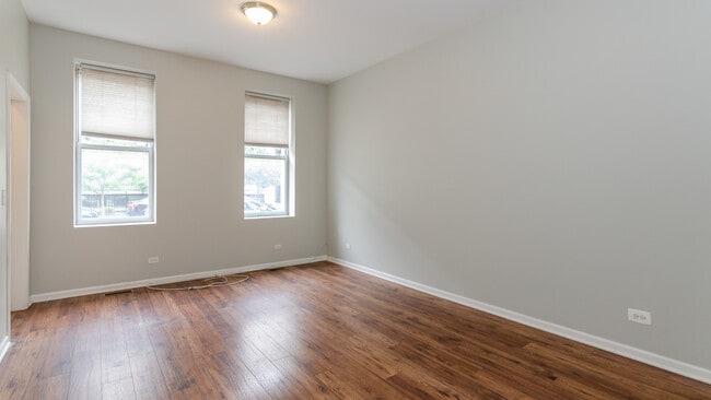 Building Photo - 1355 W Walton St