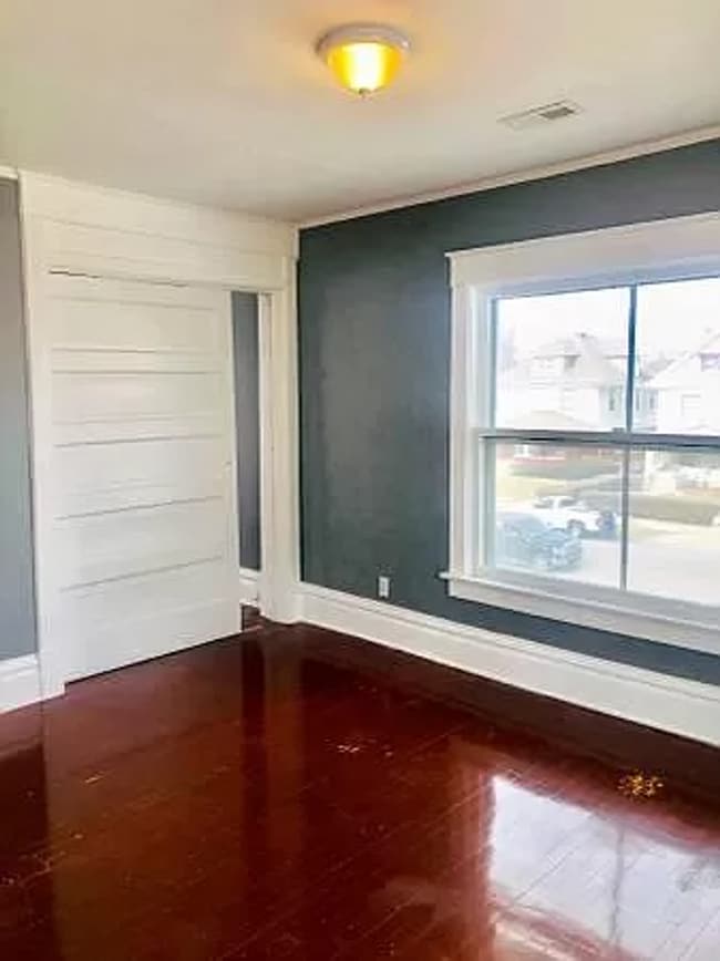 Building Photo - Beautiful 4 Bedroom / 1.5 Bathroom house