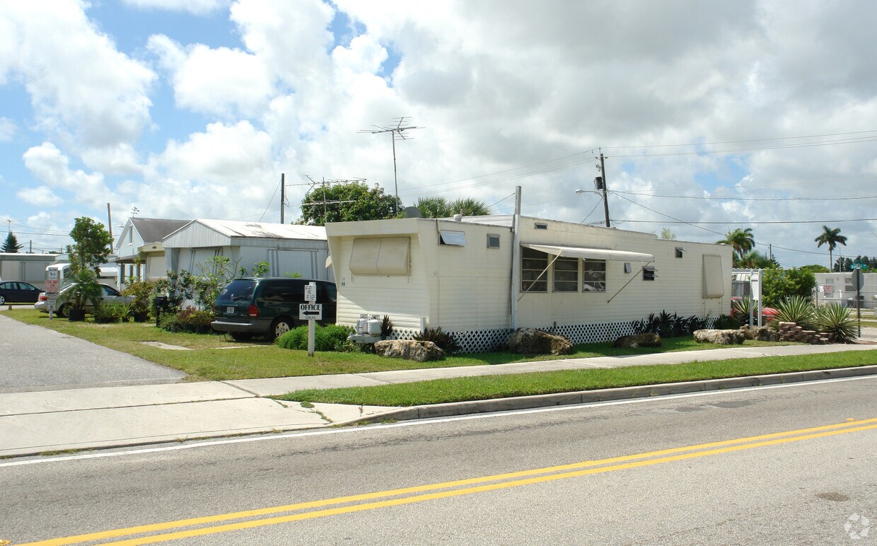Building Photo - Holt's Lazyland