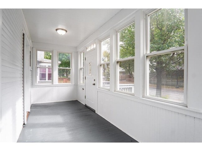 Building Photo - 1317 Reaney Ave E