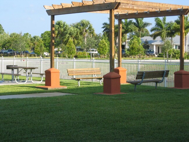 Building Photo - 61 SE Palermo Court 101 Stuart FL 34994