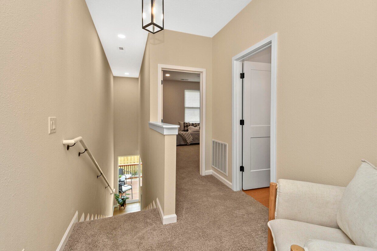 Foto principal - 1220 E Pacific St