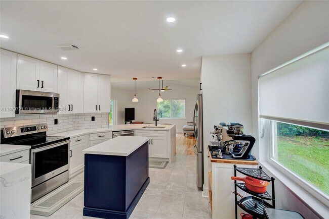 Foto del edificio - 4122 Sapphire St