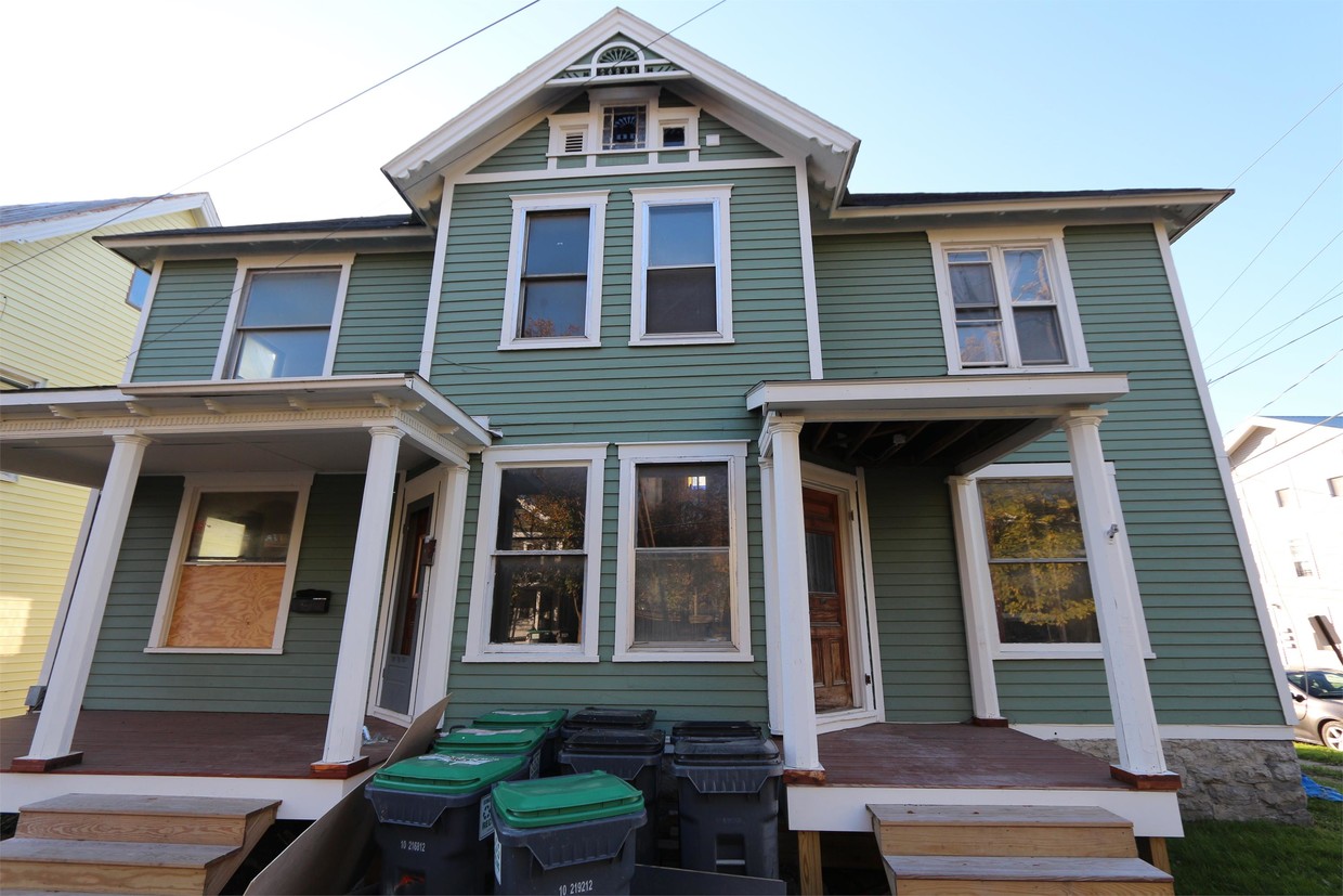 Primary Photo - 650 E Main St