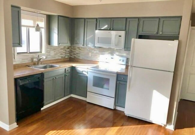 Building Photo - 677 Karmada St
