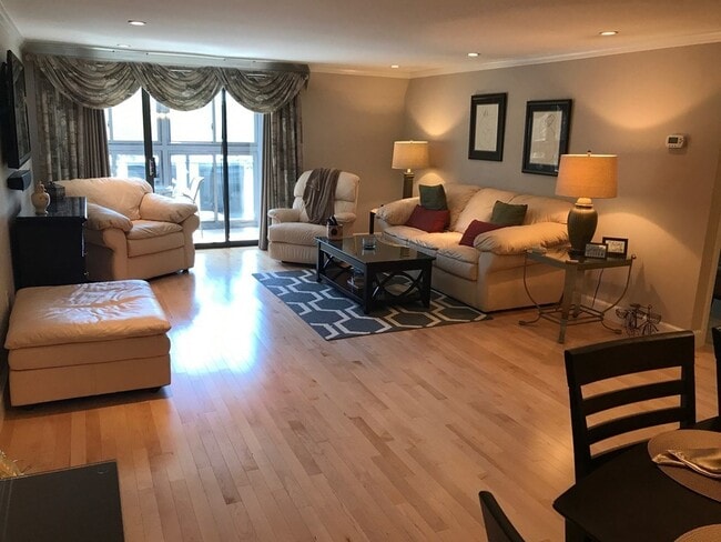 Building Photo - 28 9th St