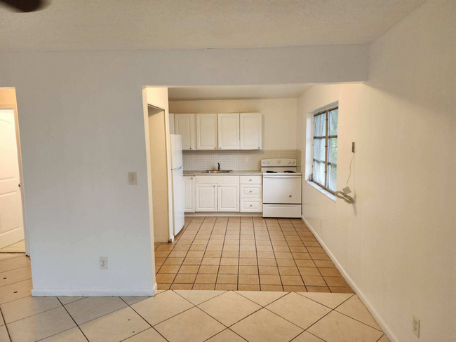 Building Photo - 2128 Roosevelt St