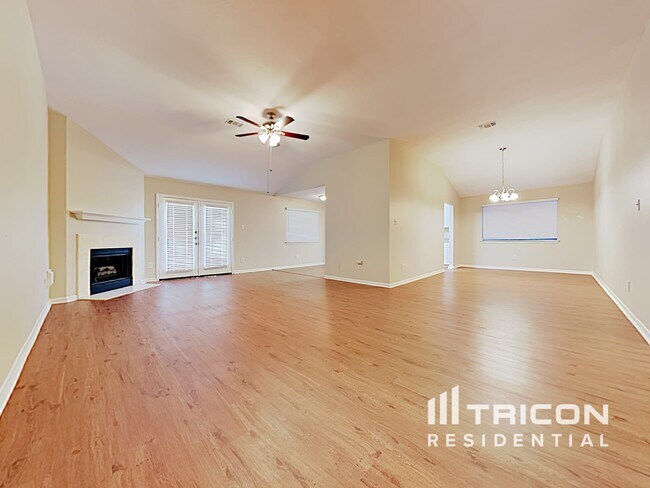 Building Photo - 7911 Bluff Trail Dr