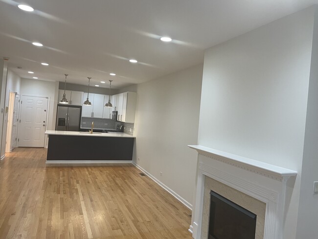 Building Photo - 1151 E 45th St