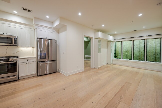 Building Photo - 1658 K St NE
