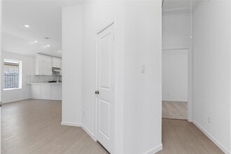 Building Photo - 27531 Sunterra Village Dr