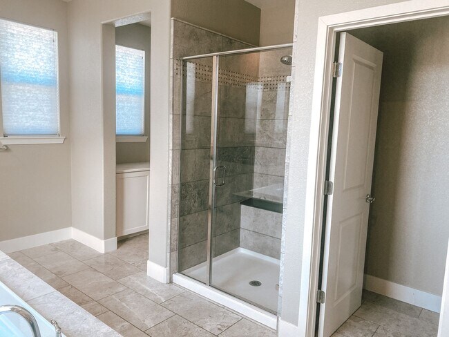 Foto del edificio - Gorgeous Townhouse in Dublin Available January!