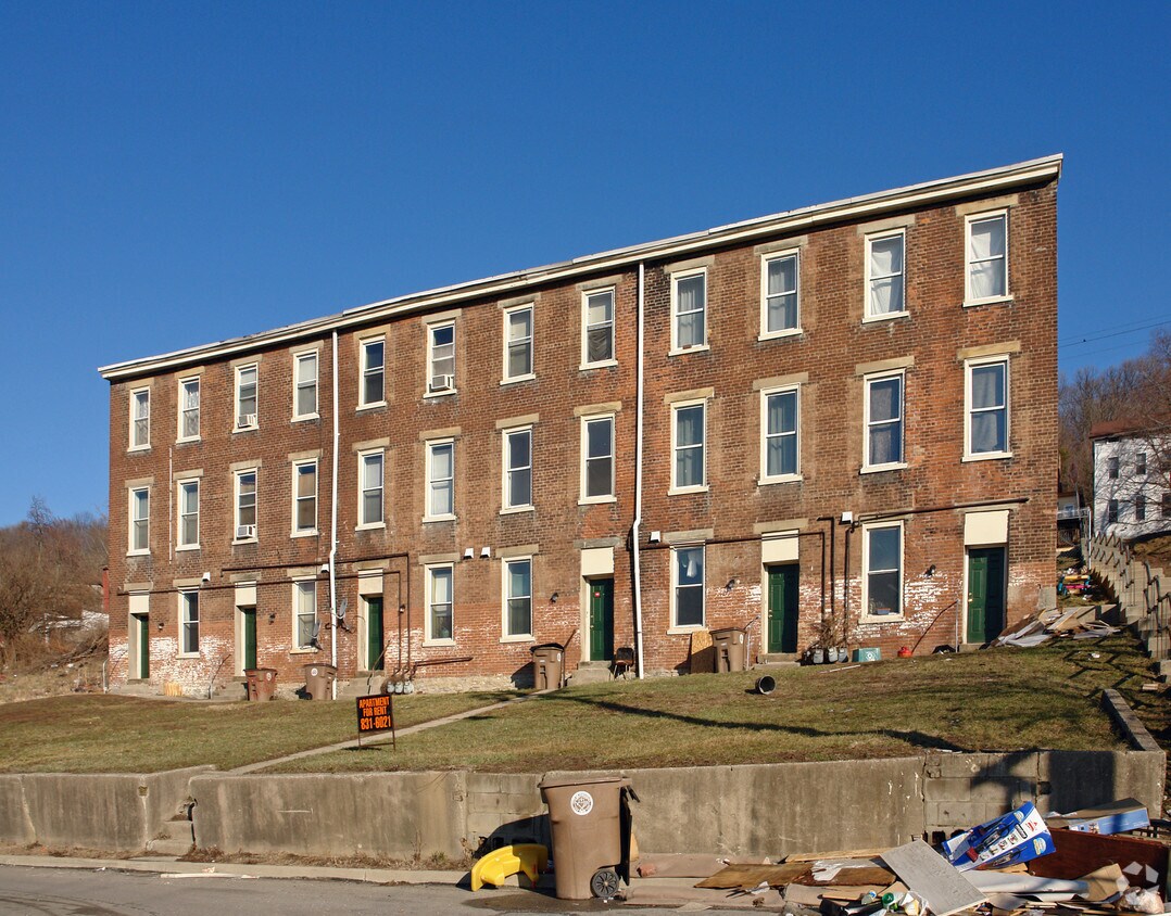 Building Photo - 1661-1669 Montrose St