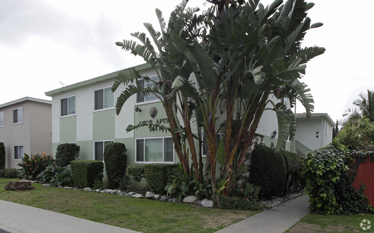 Primary Photo - 1164 W Valencia Dr