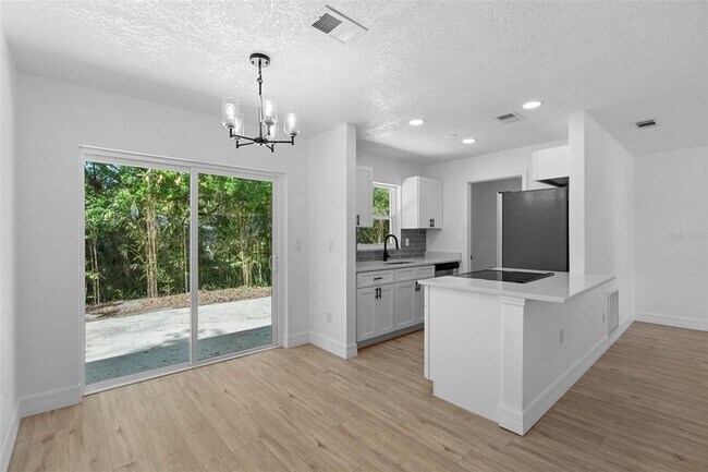 Foto del edificio - 2240 Conway Dr