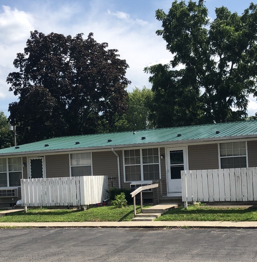 Casas remodeladas en Pinewood Court, Bucyrus - Pinewood Court Apartments