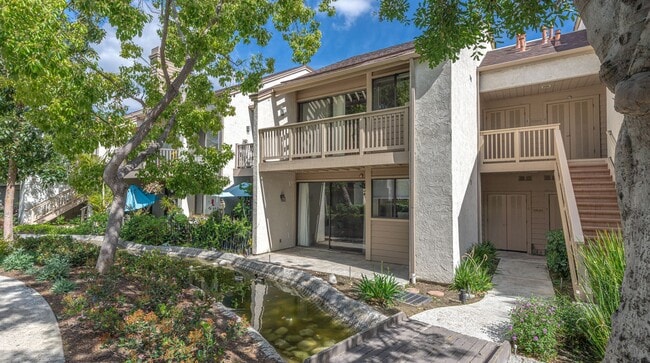 Building Photo - Modern 1 Bedroom Condo with Lakes in the c...