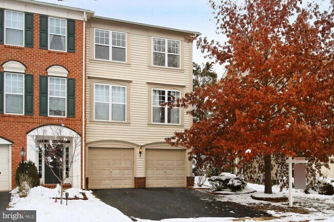 Building Photo - 9127 Panther Falls Way