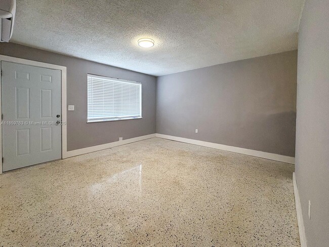 Foto del edificio - 1121 NW 11th St