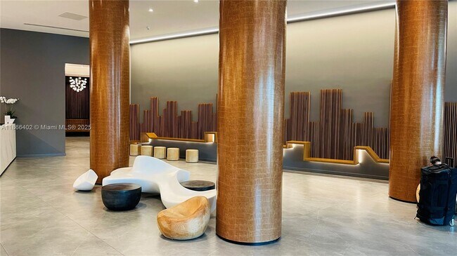 Foto del edificio - 350 S Miami Ave
