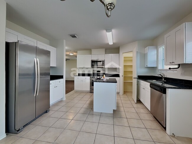 Foto del edificio - 6830 Shallow River Ct