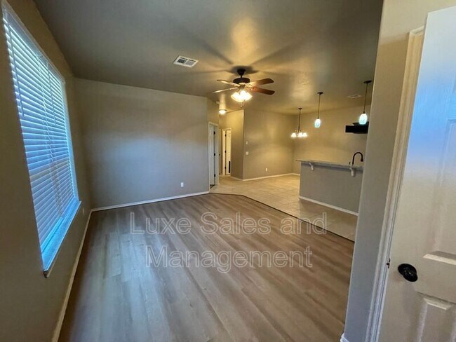 Foto del edificio - 1317 Garden Gate Dr