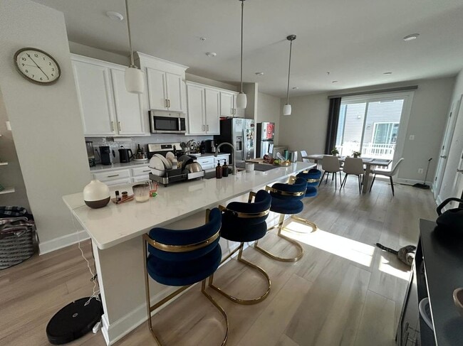 Building Photo - 3503 Carnaby St