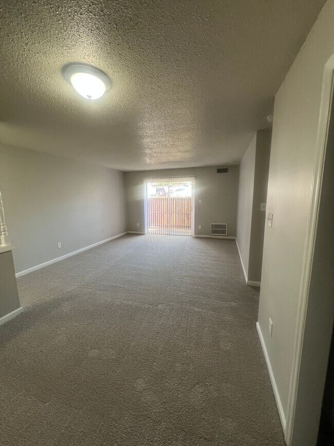 Building Photo - 2 Bedroom 2 Bath Condo