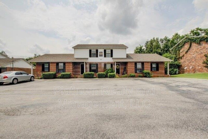 818 Golf View Pl Unit D, Clarksville, TN 37043 Condo for Rent in Clarksville, TN