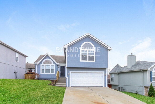 Building Photo - 1147 Blue Bird Ln