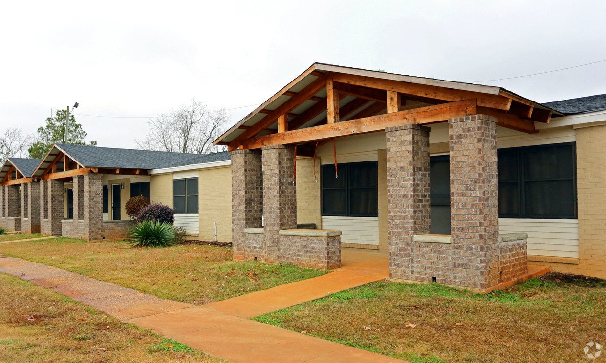 Primary Photo - Cresent East Apartments