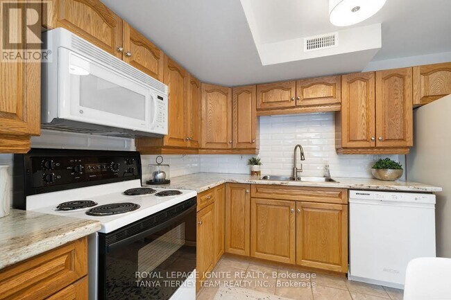 Building Photo - 32 Blossomview Ct