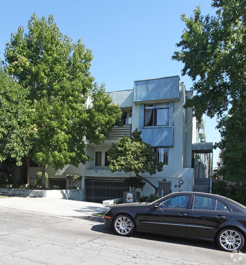 Primary Photo - 466 E Palm Ave