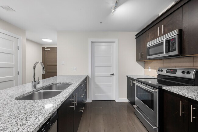 Building Photo - AK206 2 Bedroom Furnished Apartment